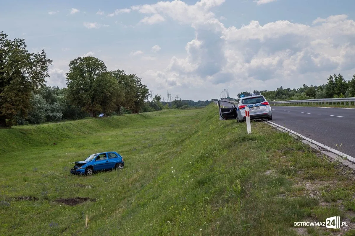 Opel corsa wypadł z drogi (aktualizacja, zdjęcia)