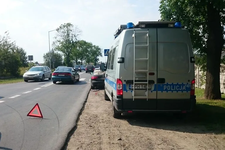 Stłuczka z udziałem ostrowianina (zdjęcia)