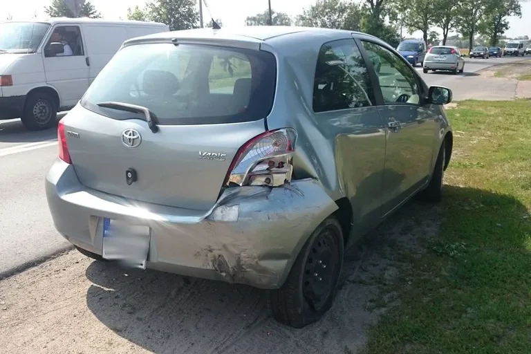 Stłuczka z udziałem ostrowianina (zdjęcia)