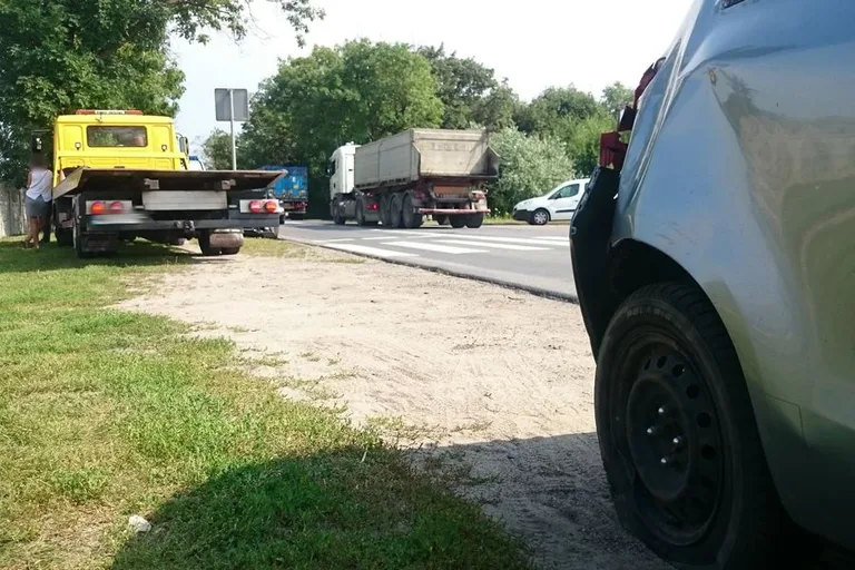 Stłuczka z udziałem ostrowianina (zdjęcia)