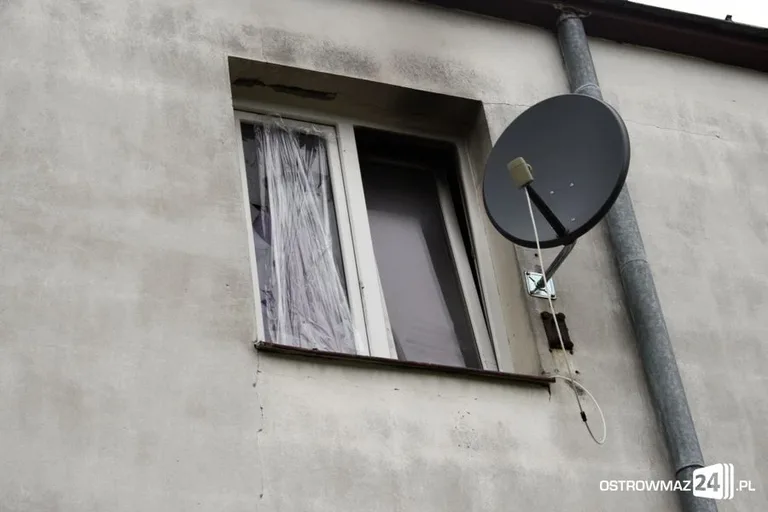 Podpalono mieszkanie pedofila (zdjęcia)
