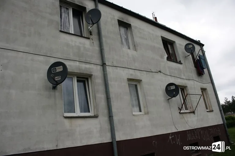 Podpalono mieszkanie pedofila (zdjęcia)