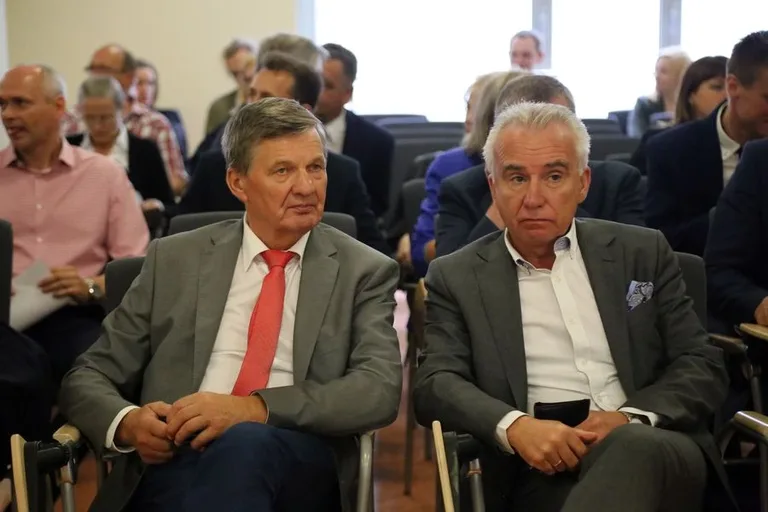 Podpisano umowy na dofinansowanie dróg (zdjęcia)