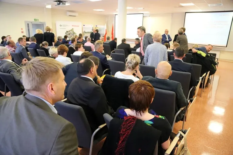 Podpisano umowy na dofinansowanie dróg (zdjęcia)