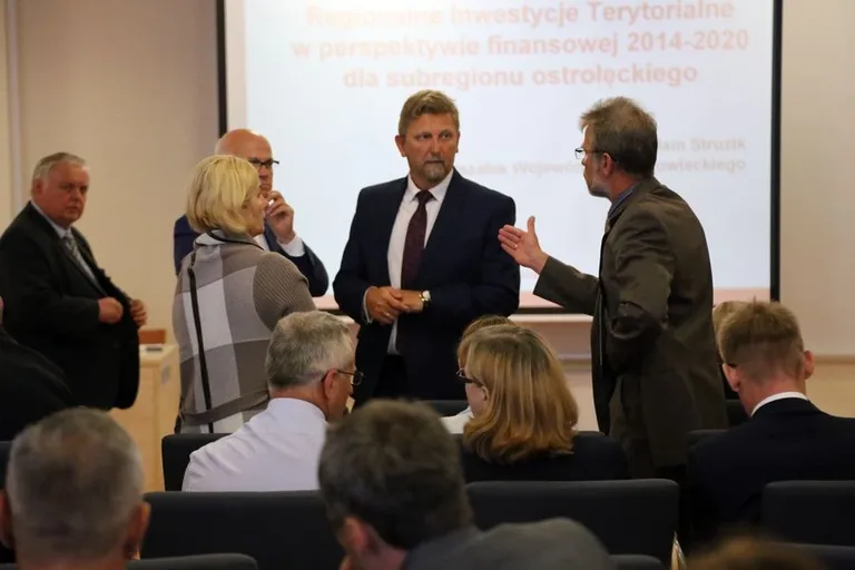 Podpisano umowy na dofinansowanie dróg (zdjęcia)