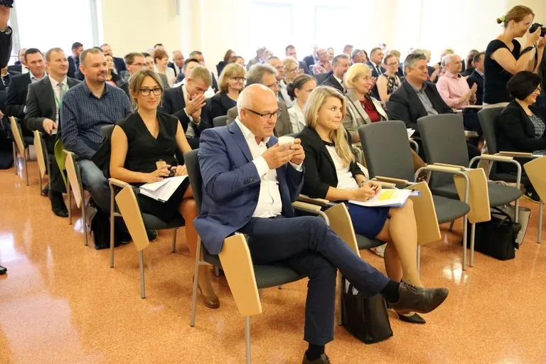Podpisano umowy na dofinansowanie dróg (zdjęcia)