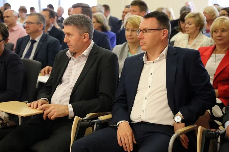 Podpisano umowy na dofinansowanie dróg (zdjęcia)