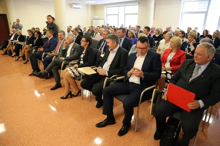 Podpisano umowy na dofinansowanie dróg (zdjęcia)