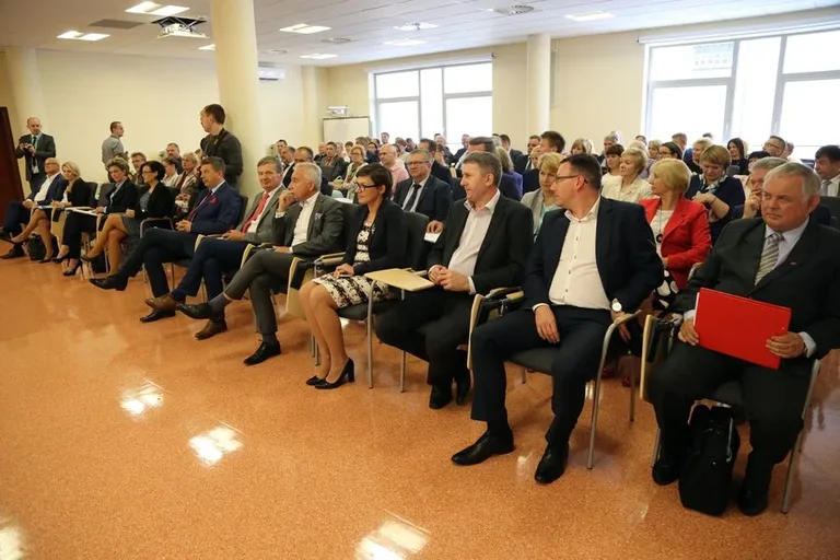 Podpisano umowy na dofinansowanie dróg (zdjęcia)