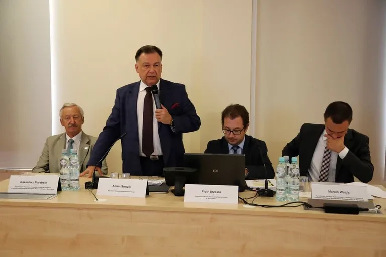 Podpisano umowy na dofinansowanie dróg (zdjęcia)