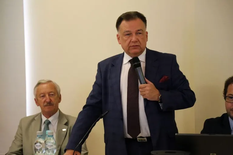 Podpisano umowy na dofinansowanie dróg (zdjęcia)