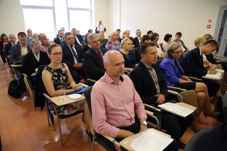 Podpisano umowy na dofinansowanie dróg (zdjęcia)