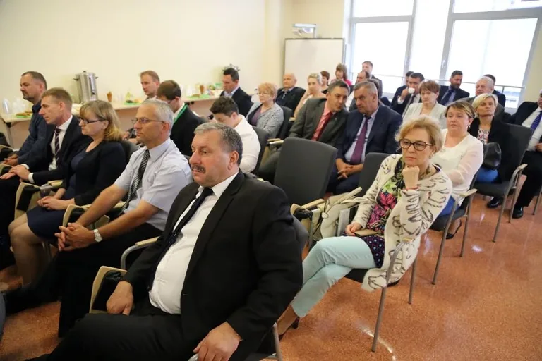 Podpisano umowy na dofinansowanie dróg (zdjęcia)