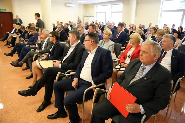 Podpisano umowy na dofinansowanie dróg (zdjęcia)