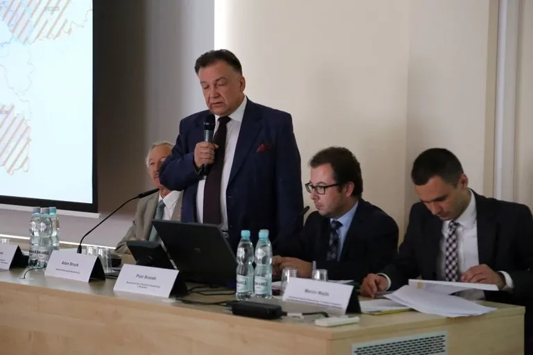 Podpisano umowy na dofinansowanie dróg (zdjęcia)