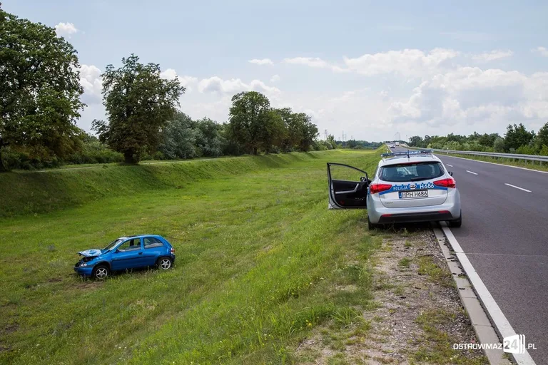 Opel corsa wypadł z drogi (aktualizacja, zdjęcia)