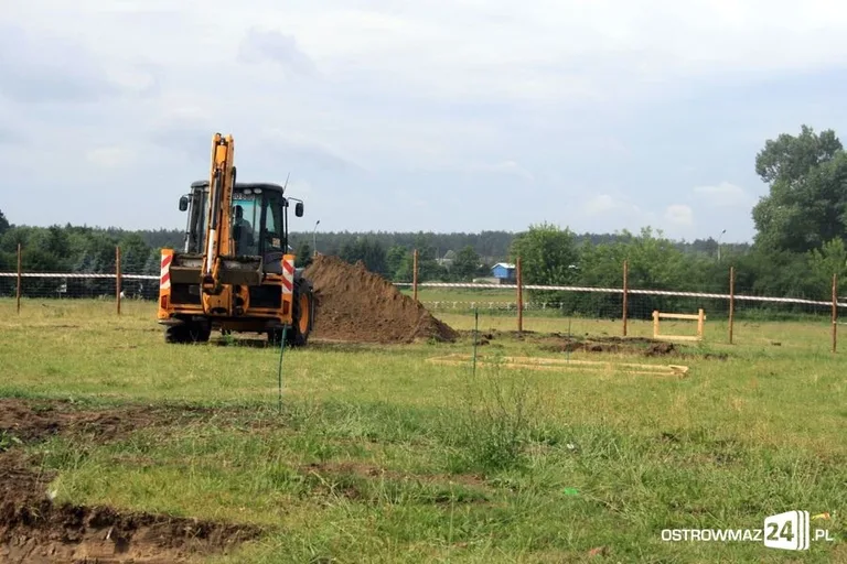 Lodowisko w Ostrowi? Ruszyła budowa (zdjęcia)