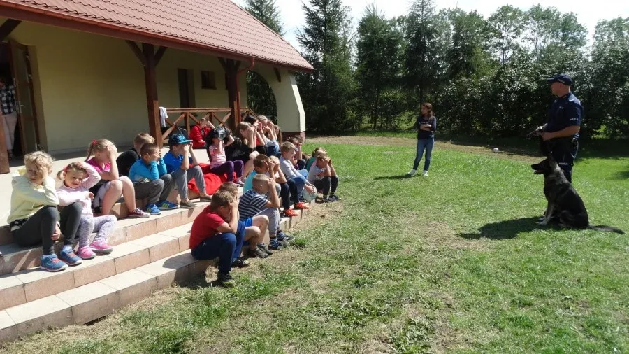 Funkcjonariusze spotkali się z dziećmi na półkoloniach (zdjęcia)