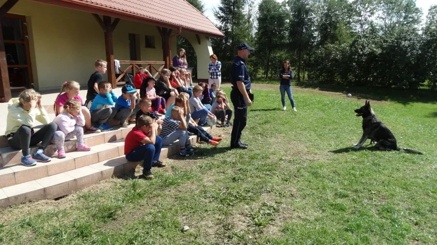 Funkcjonariusze spotkali się z dziećmi na półkoloniach (zdjęcia)