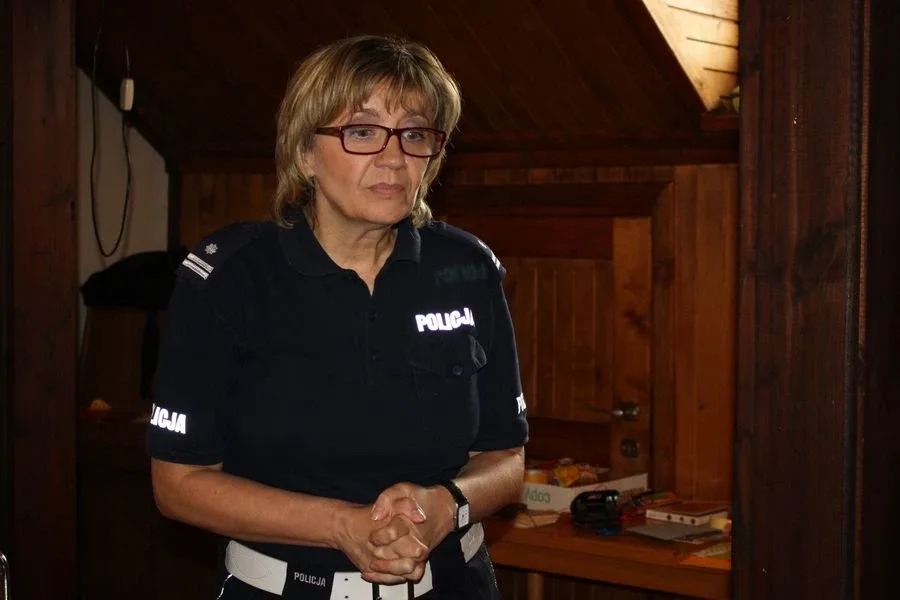 Spotkanie policjantki z dziećmi w ostrowskiej bibliotece (zdjęcia)