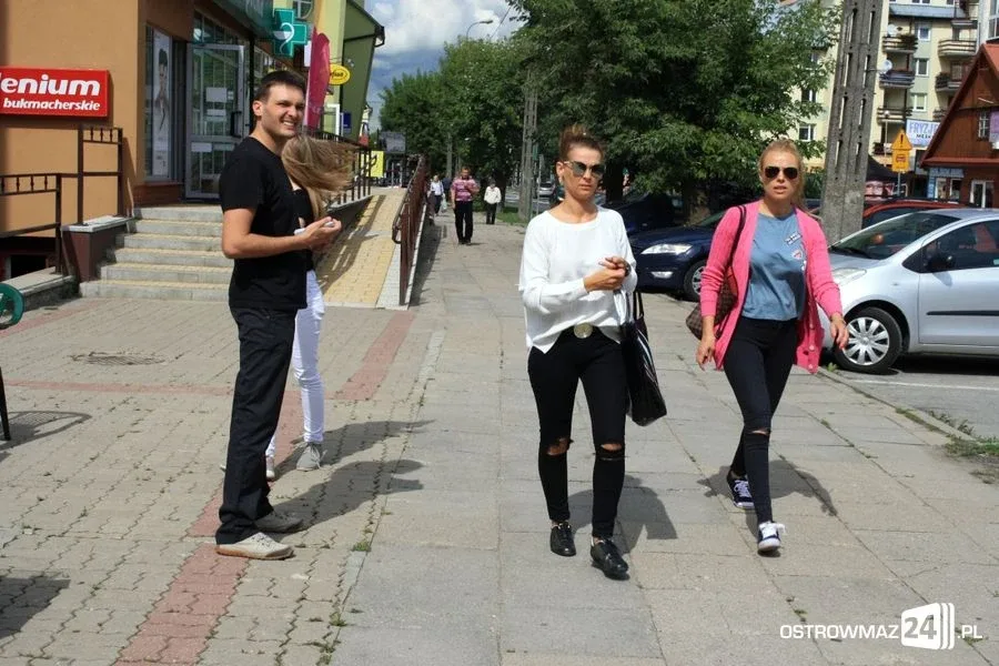 Ostrowianie wybierają krzesła do teatru (zdjęcia)