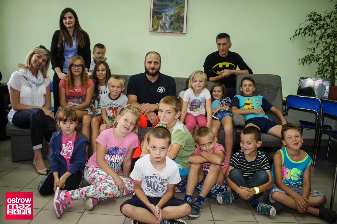 Ratownik medyczny w świetlicy (zdjęcia)