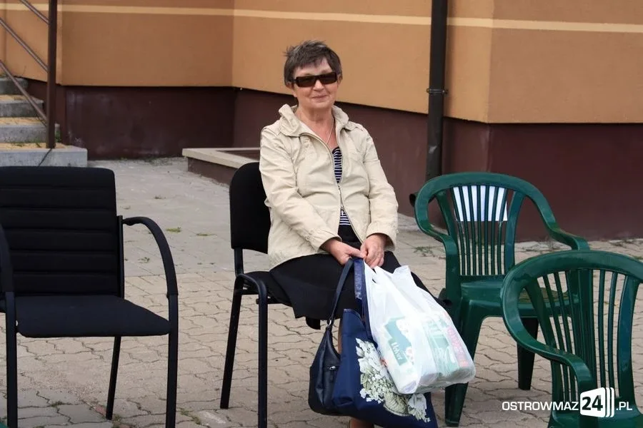 Ostrowianie wybierają krzesła do teatru (zdjęcia)