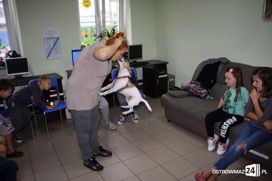 Dogoterapia w ostrowskiej świetlicy (zdjęcia)