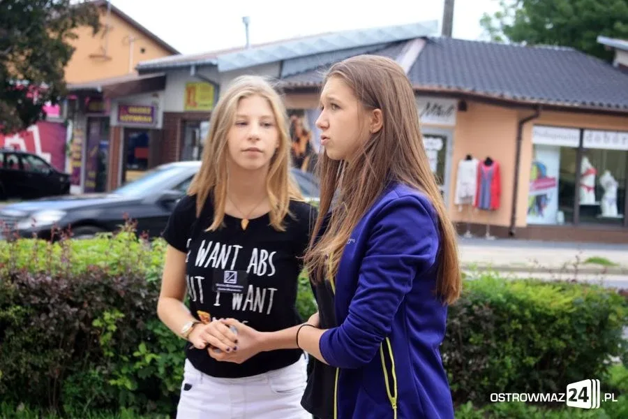 Ostrowianie wybierają krzesła do teatru (zdjęcia)