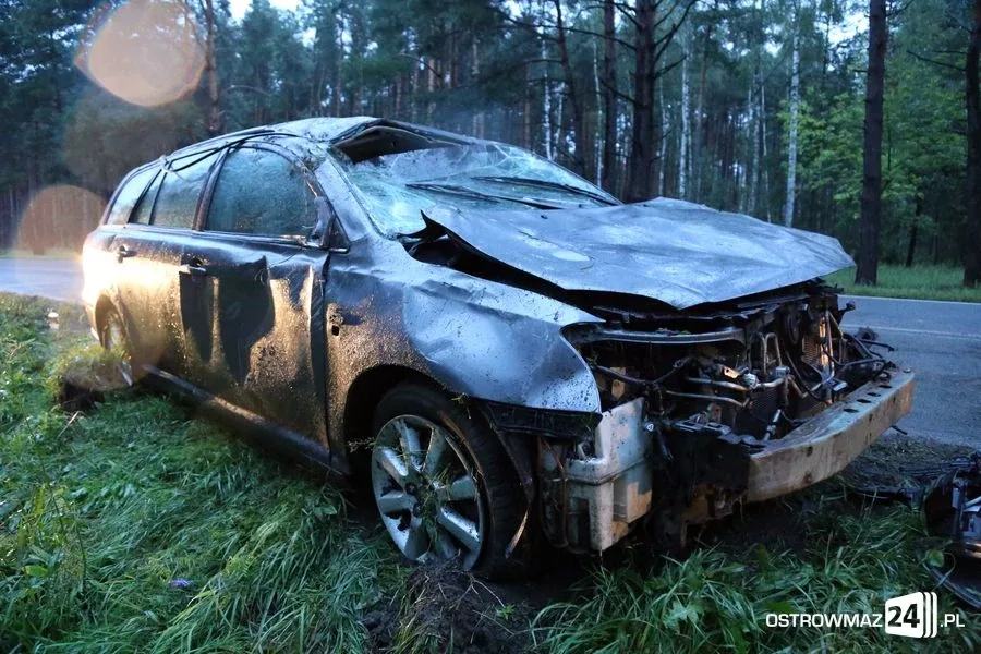 Dachowanie toyoty (zdjęcia)