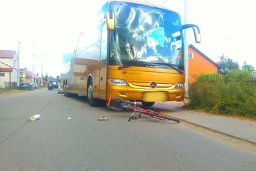 Autobus potrącił rowerzystkę (zdjęcia)