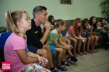 Ratownik medyczny w świetlicy (zdjęcia)