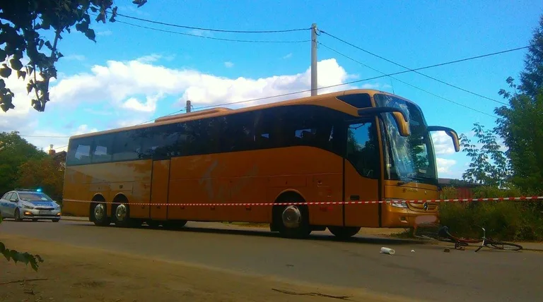 Autobus potrącił rowerzystkę (zdjęcia)