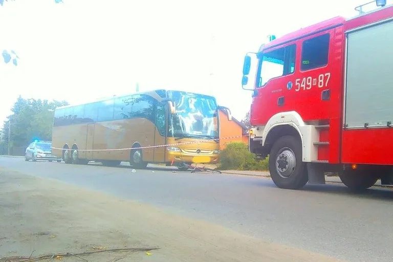 Autobus potrącił rowerzystkę (zdjęcia)