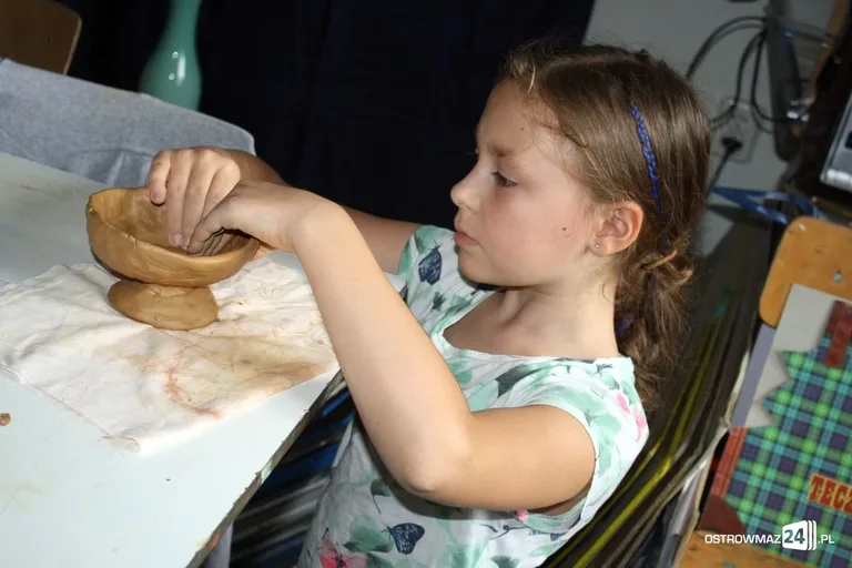 Wakacyjne zajęcia z gliną (zdjęcia)