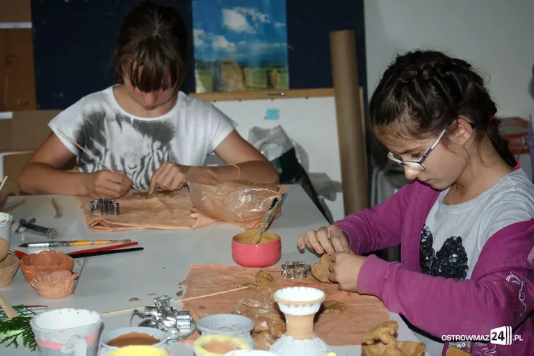 Wakacyjne zajęcia z gliną (zdjęcia)