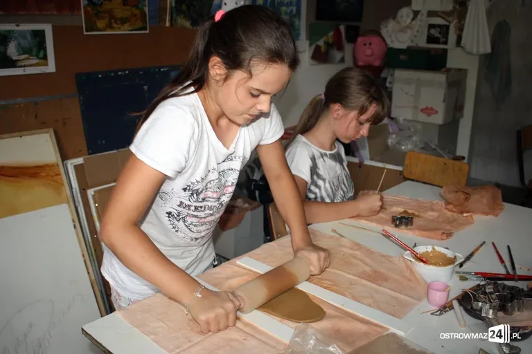 Wakacyjne zajęcia z gliną (zdjęcia)