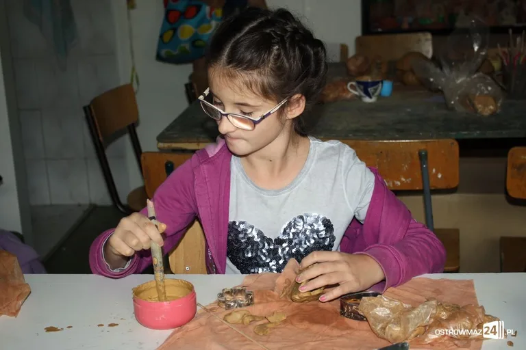 Wakacyjne zajęcia z gliną (zdjęcia)