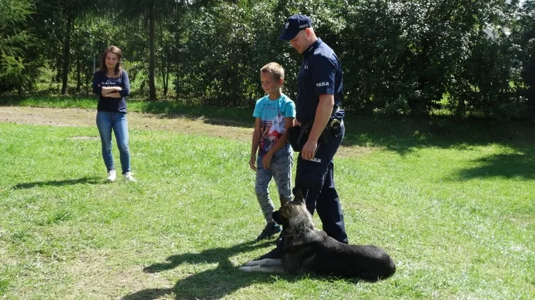 Funkcjonariusze spotkali się z dziećmi na półkoloniach (zdjęcia)