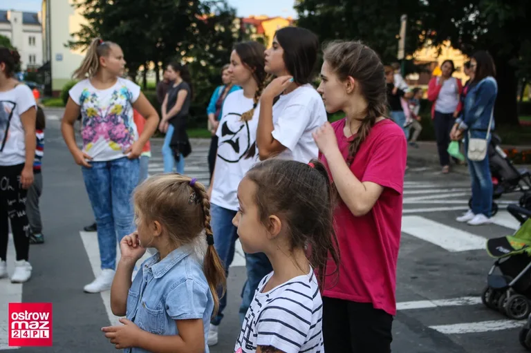 Tańczyli przed ratuszem (zdjęcia)