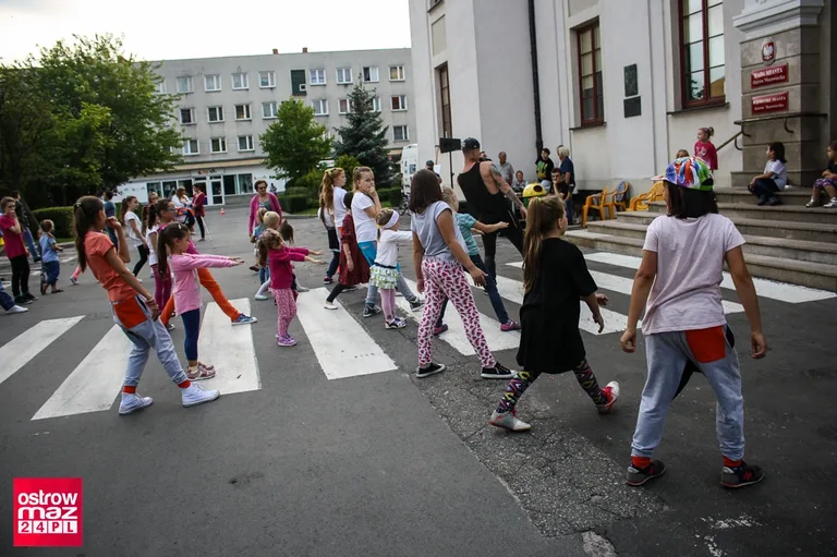 Tańczyli przed ratuszem (zdjęcia)