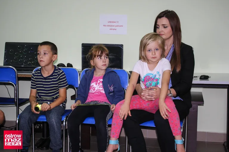 Ratownik medyczny w świetlicy (zdjęcia)