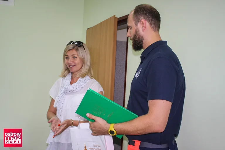 Ratownik medyczny w świetlicy (zdjęcia)