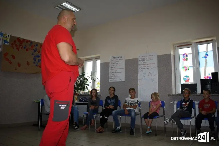 Ratownik wodny z wizytą u dzieci (zdjęcia)