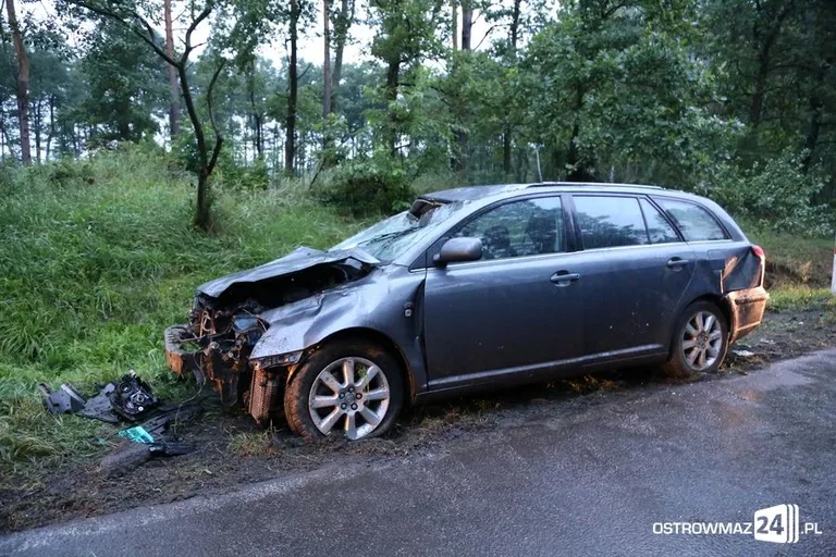 Dachowanie toyoty (zdjęcia)