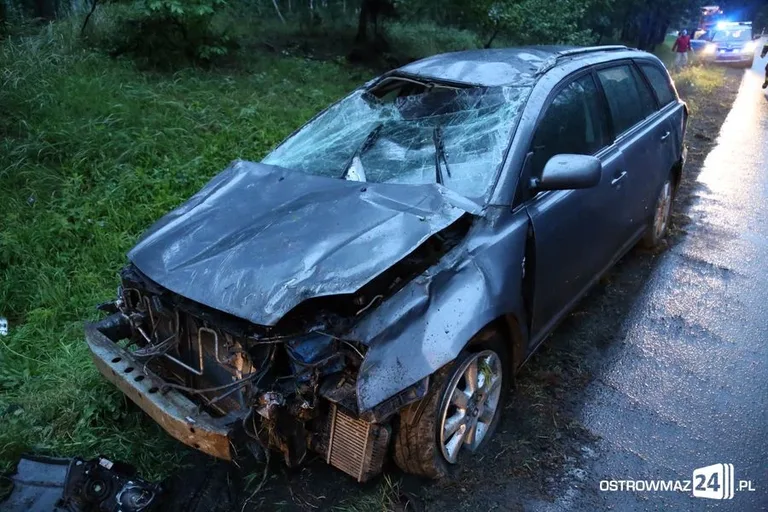 Dachowanie toyoty (zdjęcia)