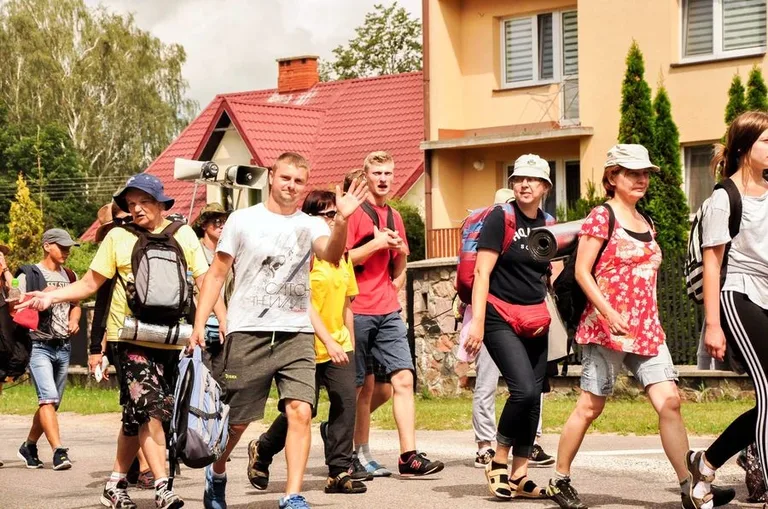 Wędrują na Jasną Górę (zdjęcia)