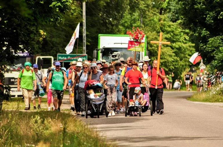 Wędrują na Jasną Górę (zdjęcia)