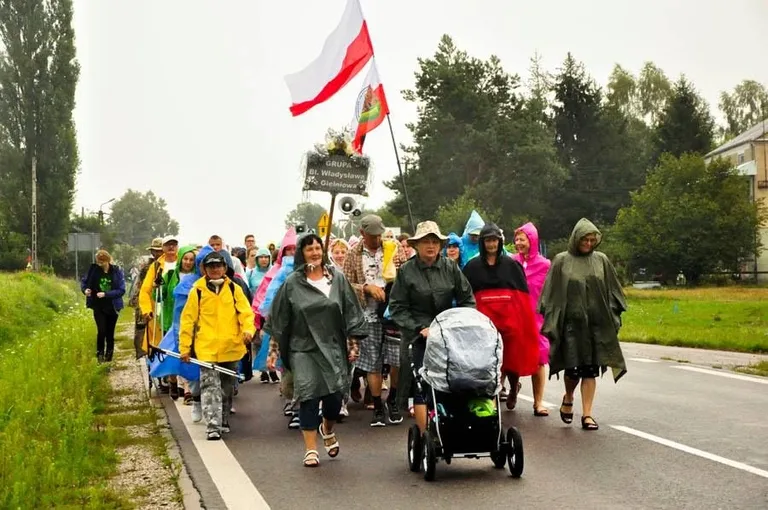 Pielgrzymi dotarli do Huty Mińskiej (zdjęcia)