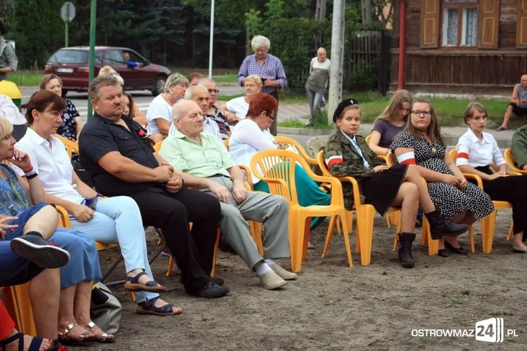 Wieczór z patriotyzmem na skwerku (zdjęcia)